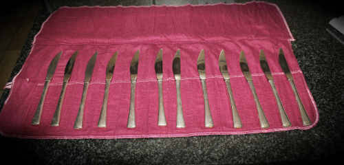 12 Vintage Arthur Price County Plate Knifes 205mm  in Tarnish preventing cloth