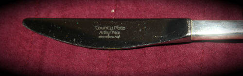 12 Vintage Arthur Price County Plate Knifes 205mm  in Tarnish preventing cloth