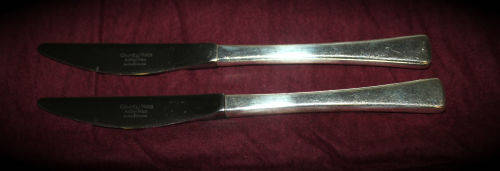 12 Vintage Arthur Price County Plate Knifes 205mm  in Tarnish preventing cloth