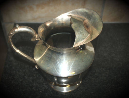 Vintage Victorian plate Jug made in Canada 610g  210x210x150mm bottom damaged