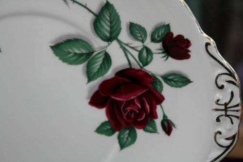 Vintage Royal Standard fine bone China Plate England RED VELVET 263mmx232mm