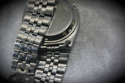 Vintage Mens Seiko 5 automatic Watch KY 7s26-8760 F -working -few scratches on the glass