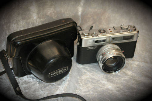 Vintage 1960's Yashica Electro 35 Camera with case Japan -slight dent on lens rim- need battery