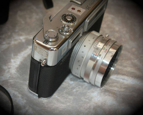 Vintage 1960's Yashica Electro 35 Camera with case Japan -slight dent on lens rim- need battery