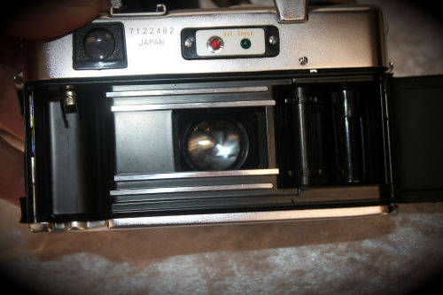Vintage 1960's Yashica Electro 35 Camera with case Japan -slight dent on lens rim- need battery