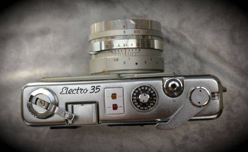 Vintage 1960's Yashica Electro 35 Camera with case Japan -slight dent on lens rim- need battery