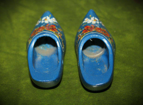 Small Dutch wooden Clogs -ornaments-35x85mm