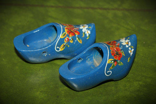 Small Dutch wooden Clogs -ornaments-35x85mm