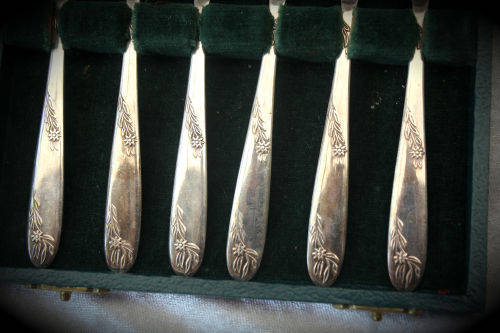 6 Vintage Angora Silver Plated Pastry / Cake Forks & Server in origanal box -box hinge need a pin