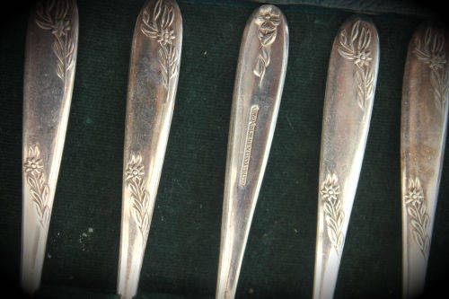 6 Vintage Angora Silver Plated Pastry / Cake Forks & Server in origanal box -box hinge need a pin