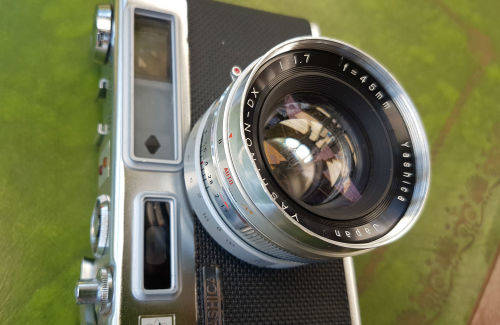 Vintage 1960's Yashica Electro 35 Camera with case Japan -slight dent on lens rim- need battery