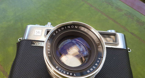 Vintage 1960's Yashica Electro 35 Camera with case Japan -slight dent on lens rim- need battery