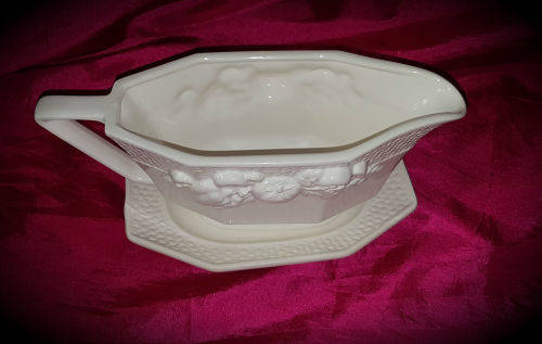 Harvest Weave GRAVY BOAT By HIMARK Japan-Ivory- vegetable pattern 100x234x127mm