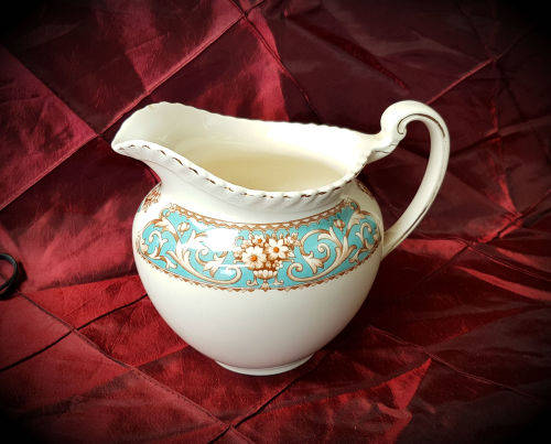 Vintage Johnson Bros Creamer made in England 127x160x125mm