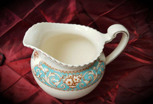 Vintage Johnson Bros Creamer made in England 127x160x125mm