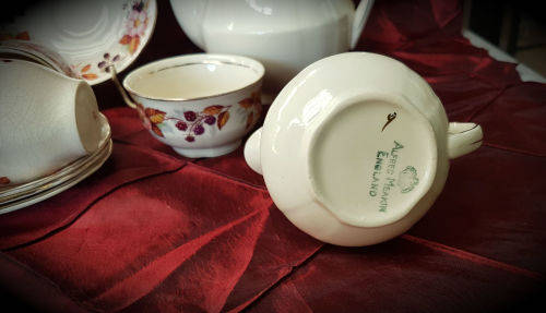 Vintage Alfred Meakin Teaset , pot, sugar bowl,creamer and 6 Duo's