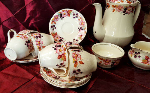 Vintage Alfred Meakin Teaset , pot, sugar bowl,creamer and 6 Duo's