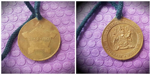 31-5-1961 -- SA Republiek wording -- Republic South Africa -- medallion - pendant