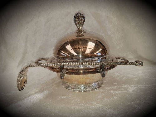 Antique New Bedford Mass Pairpoint MFCCO Quadruple Plate Butterdish with spoon.