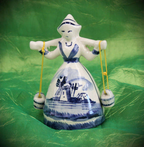 Vintage Elweco Delfware HU242 Figurine 115mm