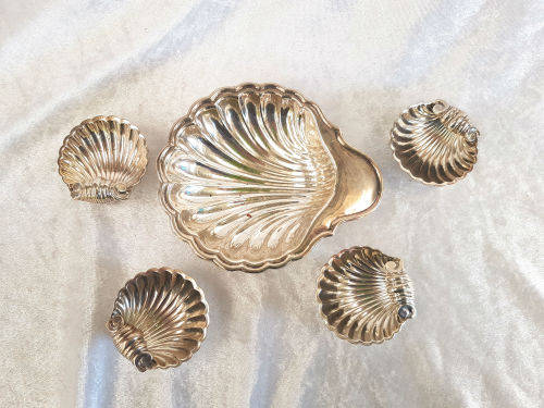 5 pc EPNS (Silver Plated) tray set - Made in England 1 x 140mm 4x 60mm