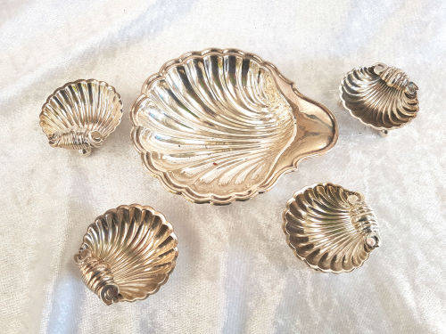 5 pc EPNS (Silver Plated) tray set - Made in England 1 x 140mm 4x 60mm