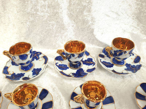 7 Miniture DUCA Di BAVARIA duo's- 3 x cups 51x56mm saucer 89mm- 4 x cups 32x46mm saucer 70mm