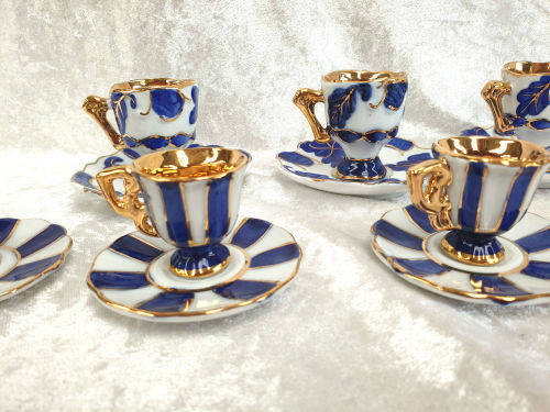 7 Miniture DUCA Di BAVARIA duo's- 3 x cups 51x56mm saucer 89mm- 4 x cups 32x46mm saucer 70mm
