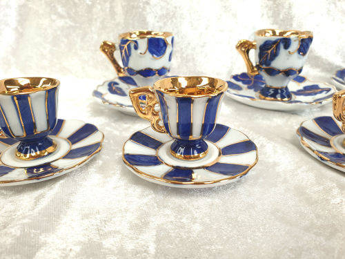 7 Miniture DUCA Di BAVARIA duo's- 3 x cups 51x56mm saucer 89mm- 4 x cups 32x46mm saucer 70mm