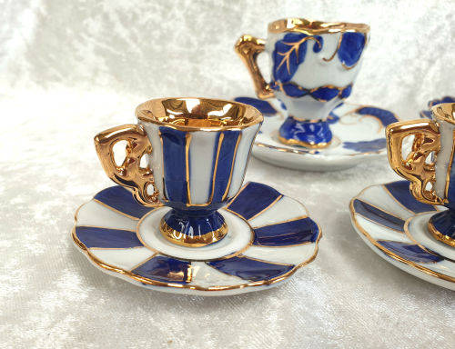 7 Miniture DUCA Di BAVARIA duo's- 3 x cups 51x56mm saucer 89mm- 4 x cups 32x46mm saucer 70mm