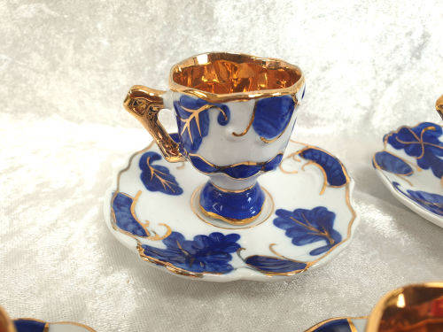 7 Miniture DUCA Di BAVARIA duo's- 3 x cups 51x56mm saucer 89mm- 4 x cups 32x46mm saucer 70mm