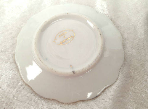 7 Miniture DUCA Di BAVARIA duo's- 3 x cups 51x56mm saucer 89mm- 4 x cups 32x46mm saucer 70mm