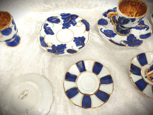 7 Miniture DUCA Di BAVARIA duo's- 3 x cups 51x56mm saucer 89mm- 4 x cups 32x46mm saucer 70mm