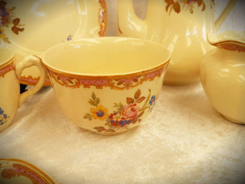 14pc of a Antique VICTORIAN BY Jhonson Bros Teaset made in England