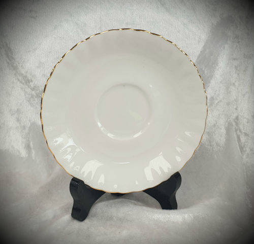 Vintage Royal Albert Val D'Or Saucer China England-  as new-127mm