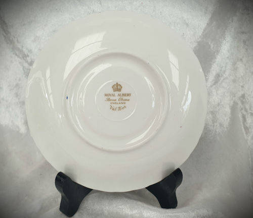 Vintage Royal Albert Val D'Or Saucer China England-  as new-127mm