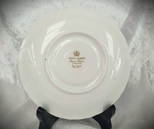 Vintage Royal Albert Val D'Or Saucer China England-  as new-127mm