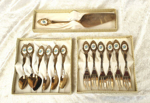 Vintage Eetrite 24ct Gold Plated cutlery -6 Teaspoons- 6 Cake forks and cake lifter - see condition