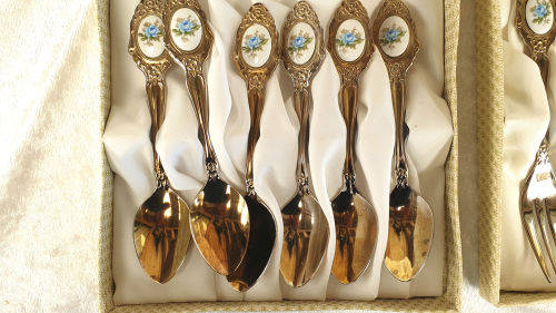 Vintage Eetrite 24ct Gold Plated cutlery -6 Teaspoons- 6 Cake forks and cake lifter - see condition