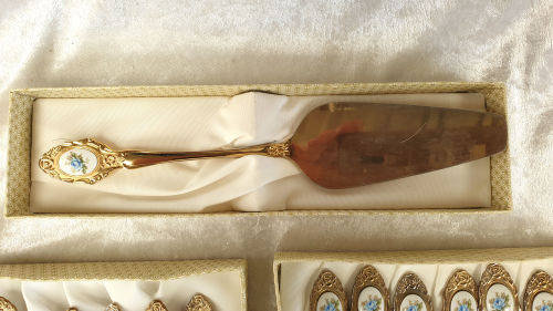 Vintage Eetrite 24ct Gold Plated cutlery -6 Teaspoons- 6 Cake forks and cake lifter - see condition
