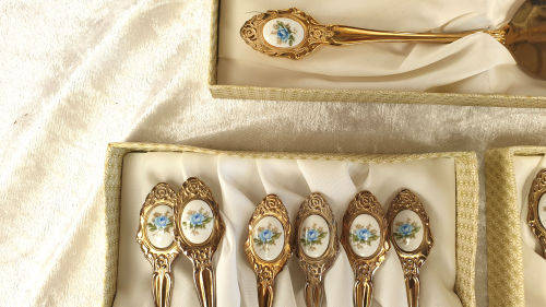 Vintage Eetrite 24ct Gold Plated cutlery -6 Teaspoons- 6 Cake forks and cake lifter - see condition