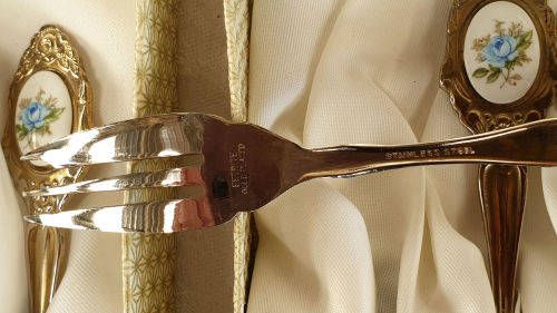 Vintage Eetrite 24ct Gold Plated cutlery -6 Teaspoons- 6 Cake forks and cake lifter - see condition