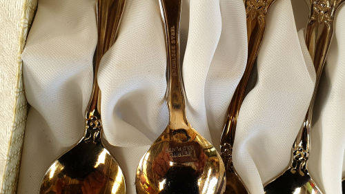 Vintage Eetrite 24ct Gold Plated cutlery -6 Teaspoons- 6 Cake forks and cake lifter - see condition