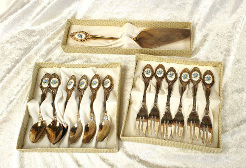 Vintage Eetrite 24ct Gold Plated cutlery -6 Teaspoons- 6 Cake forks and cake lifter - see condition