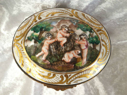 Beautiful Antique Capodimonte Italian Porcelain and metal Trinket box (CRACKED) 85x135x110mm