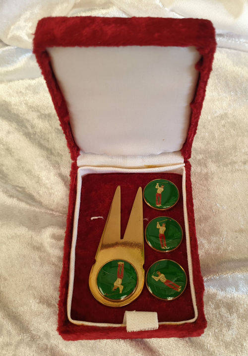 Vintage Boxed Golf Ball Markers with Divot Tool ...Unused