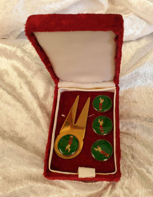 Vintage Boxed Golf Ball Markers with Divot Tool ...Unused