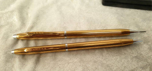 a Vintage Slimline IPPAG Pencil (Working fine)+ a Vintage Pat. KANOE Pencil(lead seems to be stuck)