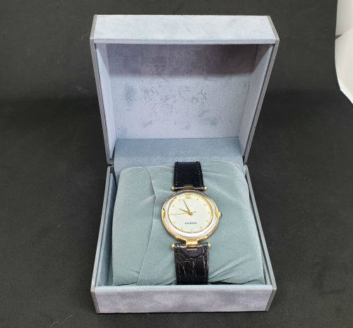 Hyundai Quartz Watch with leather strap- Boxed -Look unused ..needs Battery
