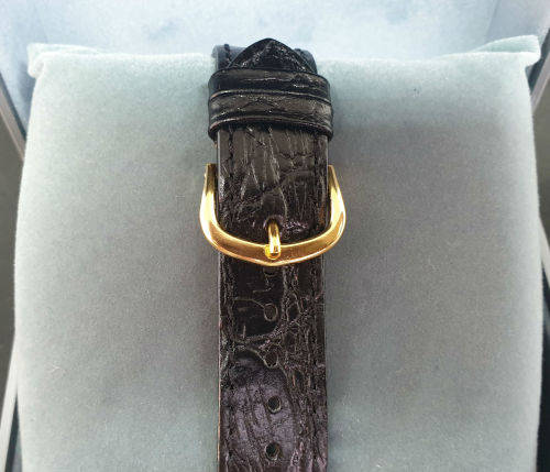 Hyundai Quartz Watch with leather strap- Boxed -Look unused ..needs Battery